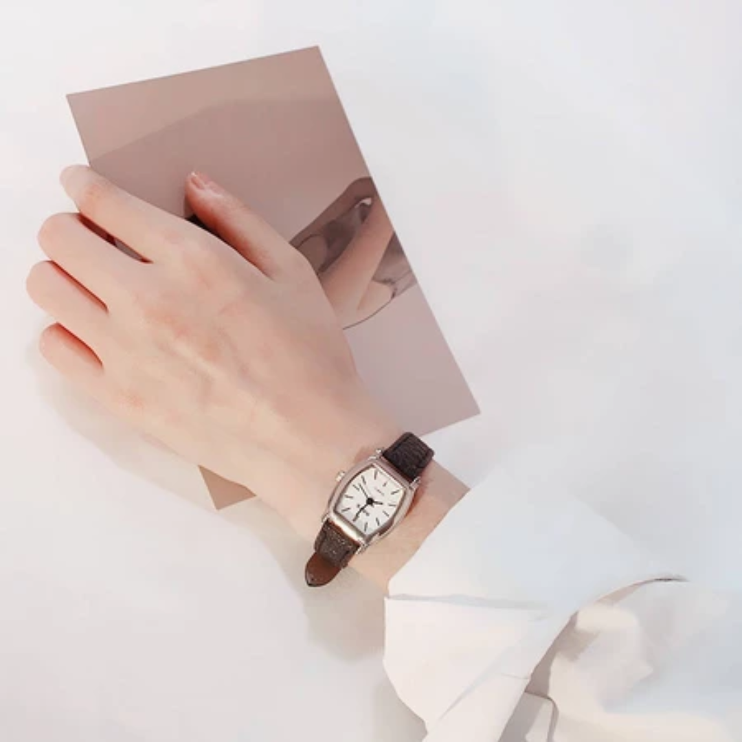 Women’s Tonneau Dial Watch Stylish Leather Strap Quartz Timepiece